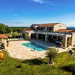 Antea For 10 People Near Barban With Heated Pool 75 M2 - Wellness & Large Garden - Full Service
