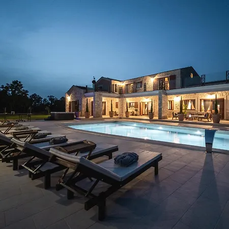 Antea For 10 People Near Barban With Heated Pool 75 M2 - Welness & Large Garden Villa