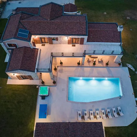 Antea For 10 People Near Barban With Heated Pool 75 M2 - Welness & Large Garden Villa *