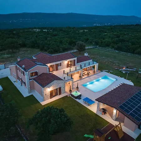 Villa Antea For 10 People Near Barban With Heated Pool 75 M2 - Welness & Large Garden