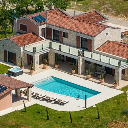 Villa Antea For 10 People Near Barban With Heated Pool 75 M2 - Wellness & Large Garden - Full Service *