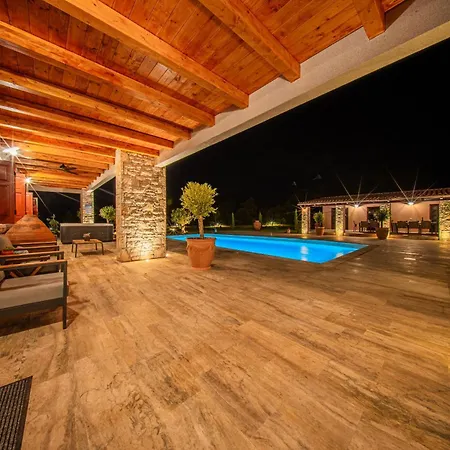 Villa Antea For 10 People Near Barban With Heated Pool 75 M2 - Wellness & Large Garden - Full Service