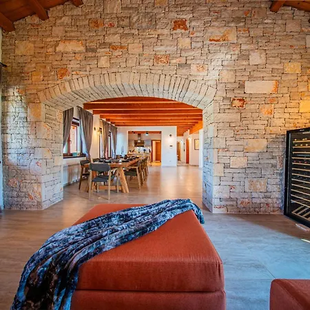Antea For 10 People Near Barban With Heated Pool 75 M2 - Welness & Large Garden Villa