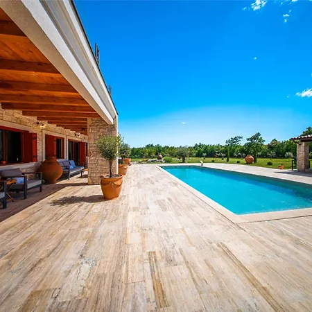 Antea For 10 People Near Barban With Heated Pool 75 M2 - Welness & Large Garden Villa