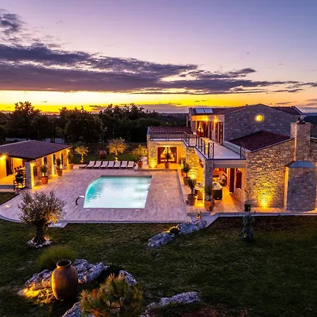 Villa Antea For 10 People Near Barban With Heated Pool 75 M2 - Welness & Large Garden Hrboki