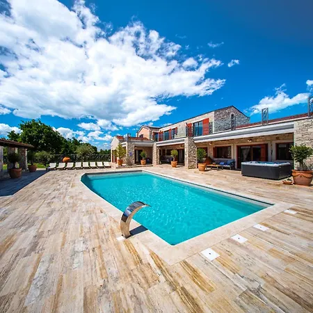 Villa Antea For 10 People Near Barban With Heated Pool 75 M2 - Welness & Large Garden Hrboki